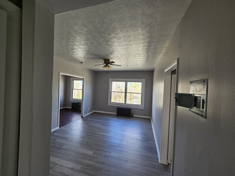 Building Photo - 392 E 147th St