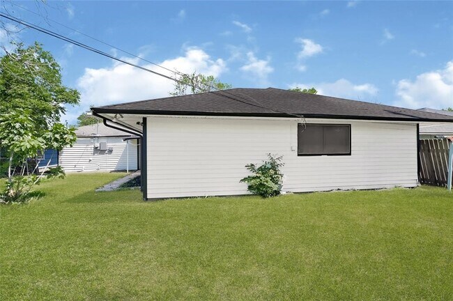 Building Photo - 5538 Berry Creek Dr