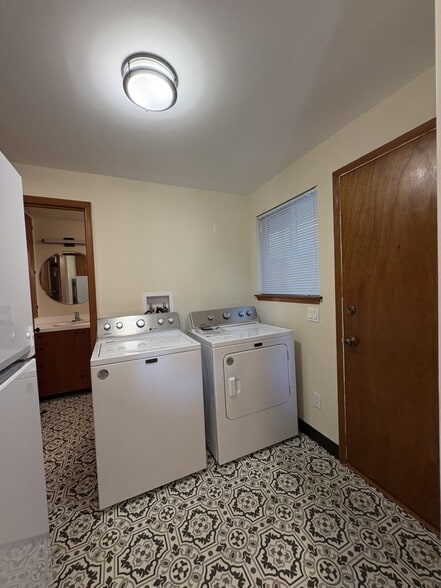 Laundry - 527 Wells Ave N