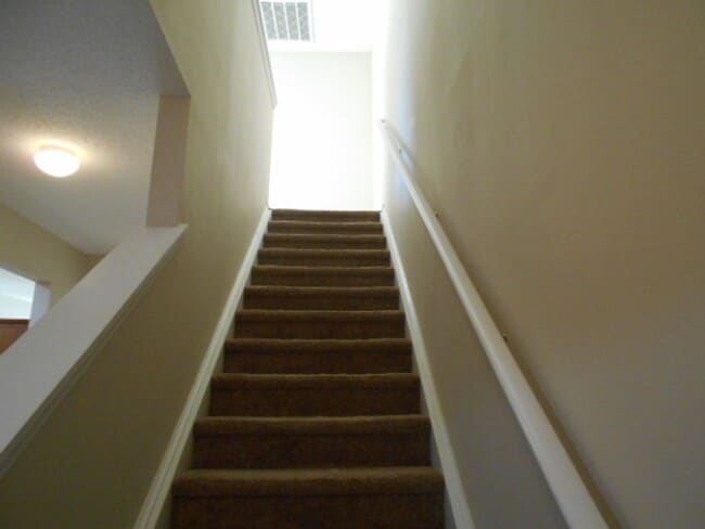 Building Photo - 3 bedroom, 3 bath townhome in Kiskadee Parke