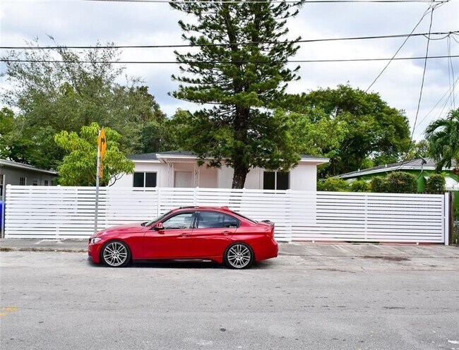 Primary Photo - 5715 NW 6th Ave