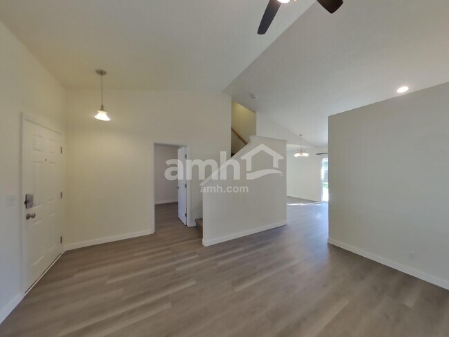 Building Photo - 495 E Whitbeck St