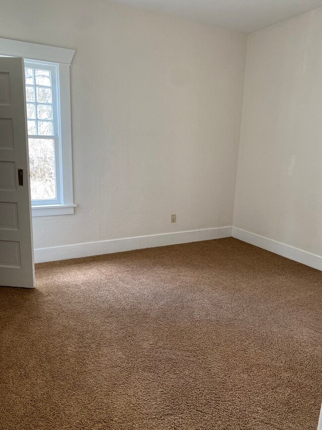 Building Photo - Charming Updated South Hill 4 Bedroom 1 Bath Home