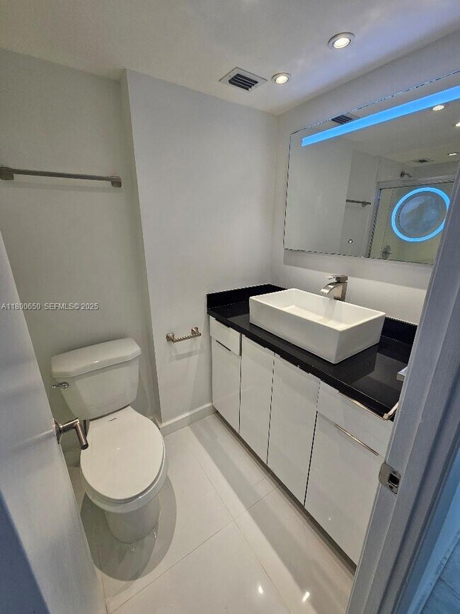 Building Photo - 18051 Biscayne Blvd