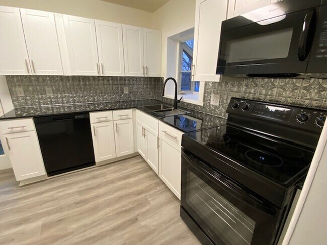 Building Photo - 3 Bedroom, 2 Bath w/Full Finished Basement and Lots of Charm