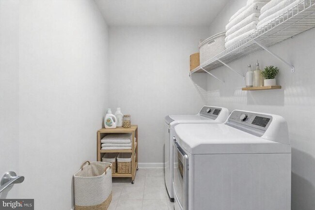 Building Photo - 4537 Plateau Dr