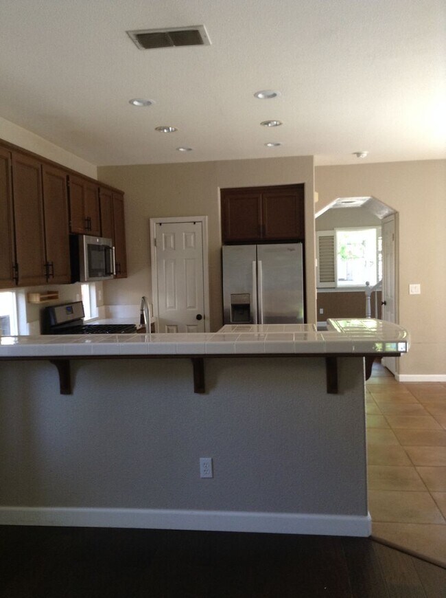Building Photo - Beautiful Home!