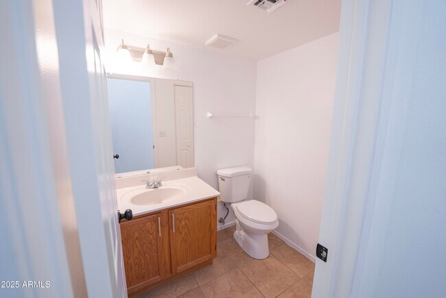 Building Photo - 413 S Sunrise Dr