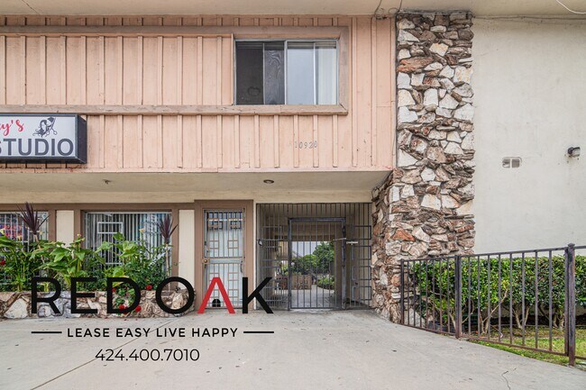 Building Photo - 10920 Ramona Blvd