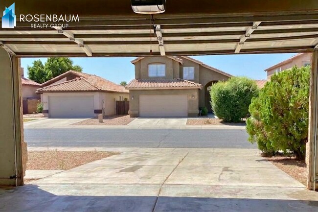 Building Photo - Beautiful 3-beds, 2.5-baths home nestled in Surprise!