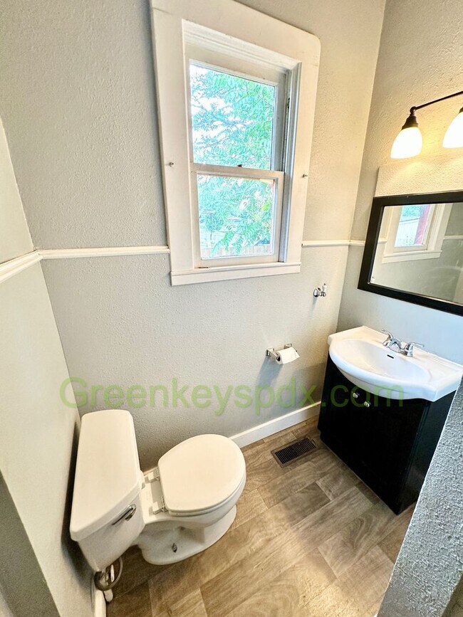 Building Photo - 2-Bedroom House with Fully Fenced Backyard...