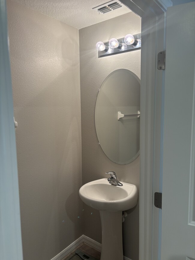 Half Bathroom - 16904 Storyline Dr