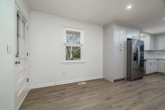 Building Photo - Charming West Ashley Home