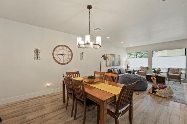 Building Photo - 1610 Hadley St