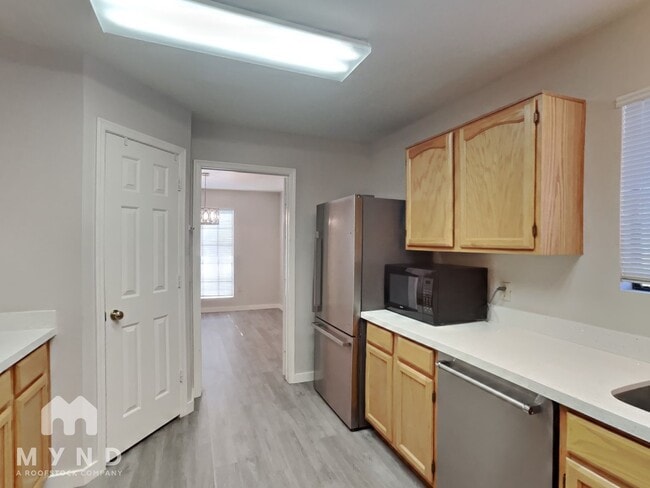 Building Photo - 634 N Quartz St