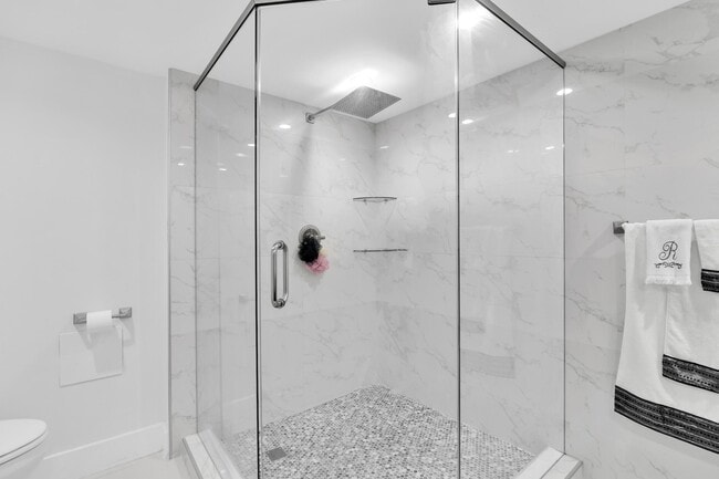 Building Photo - 1000 NE Quayside Terrace