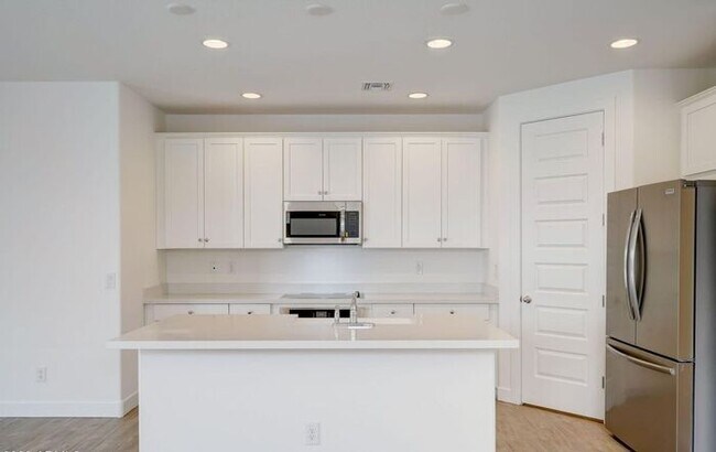Building Photo - Stunning 3beds/2baths brand new home locat...
