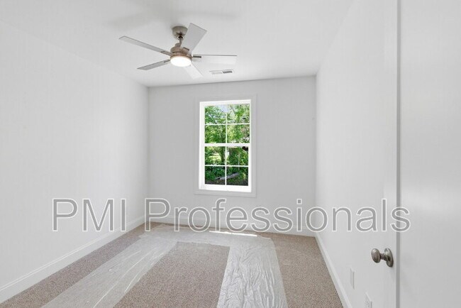 Building Photo - 406 Legends Court