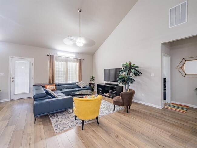 Building Photo - 1608 Longhorn Ranch Dr