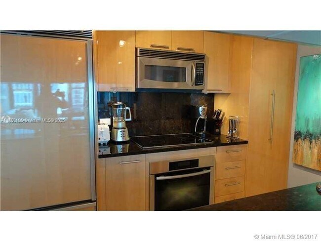 Building Photo - 6801 Collins Ave