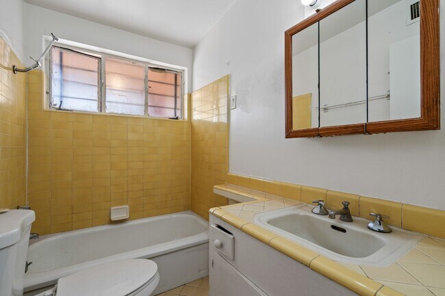 Building Photo - 2230 E Spring St