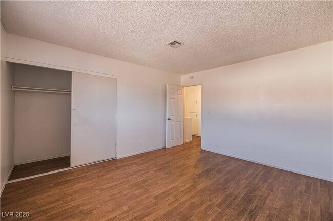 Building Photo - 5278 S Maryland Pkwy