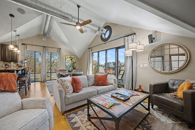 Building Photo - 261 S Limestone