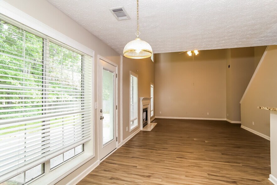 Building Photo - 104 Fallow Ln