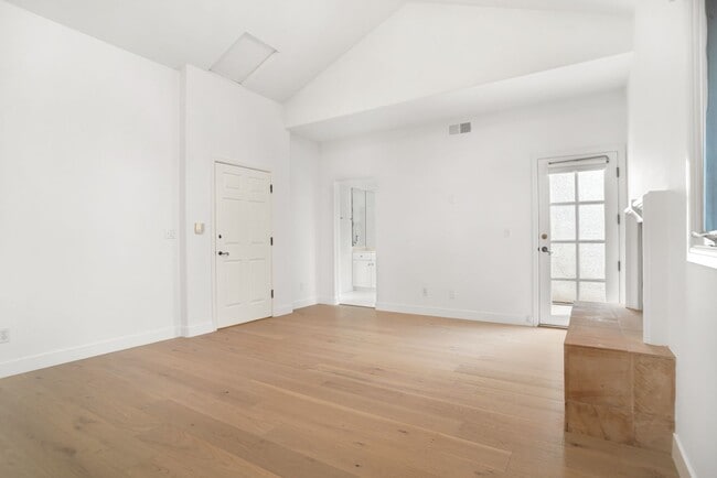 Building Photo - UPDATED LUXURY MALIBU CONDO!
