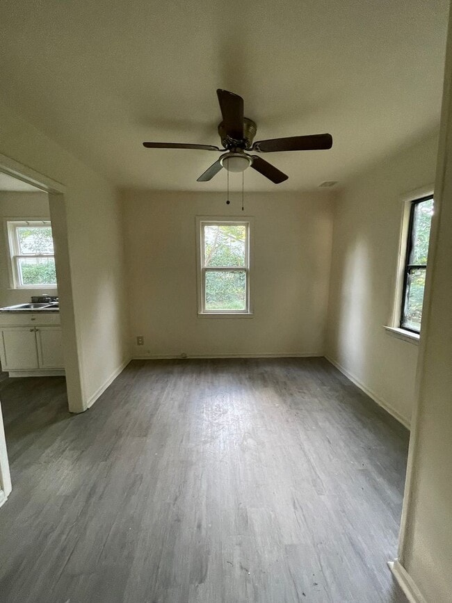 Building Photo - 1 Bedroom 1 Bath House