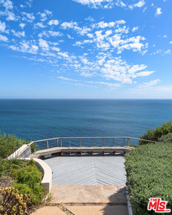 Building Photo - 29020 Cliffside Dr