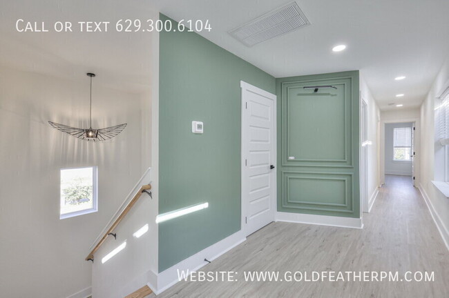 Building Photo - 402 E Trinity Ln