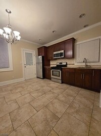 Building Photo - 95 Nichols St