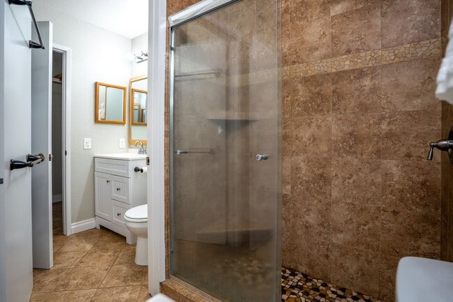Building Photo - Fully Renovated Unfurnished 2 Bedroom/1.5 Bath at Southpointe