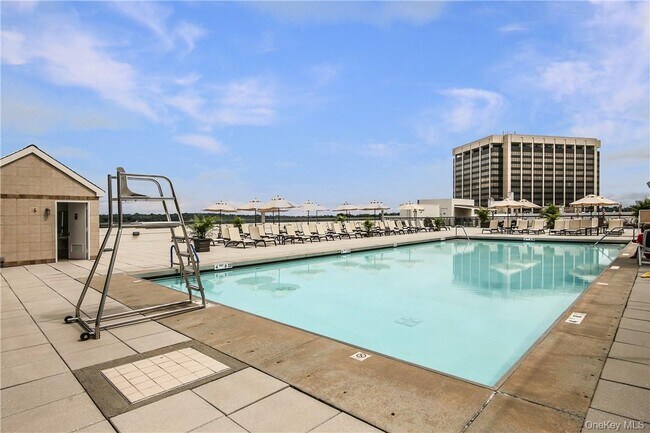 Building Photo - 10 City Pl