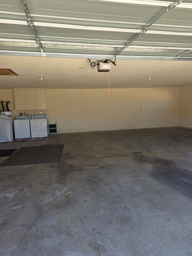 Building Photo - One of Kind 3 bed/2.5 bath home with 3 car attached garage located in BHC.