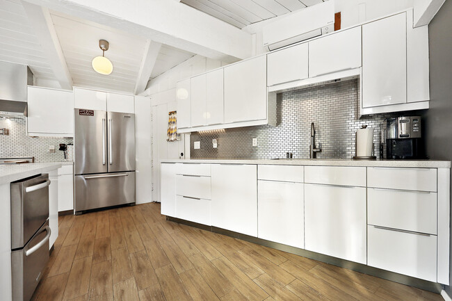 Building Photo - 261 Cordoba Way