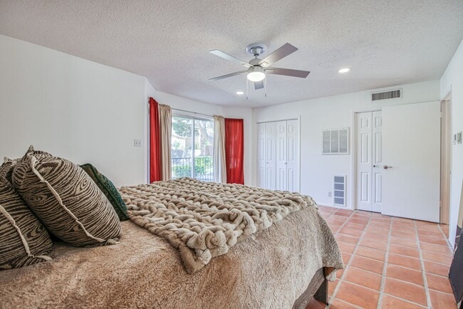 Building Photo - (Completely Furnished) Beautiful 1 bed/1 bath Apartment. With Pool  in the premises.