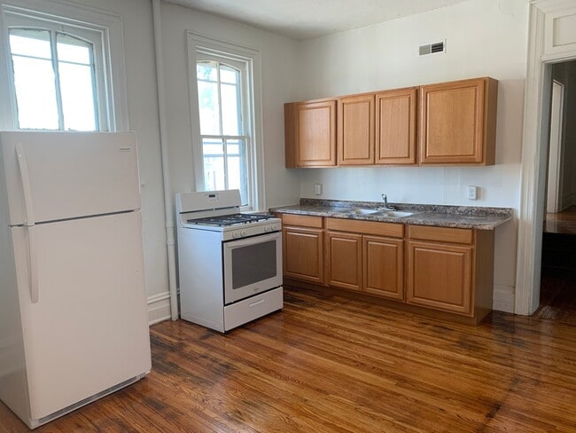 Building Photo - 3 Bedroom in Downtown York City, See Video...
