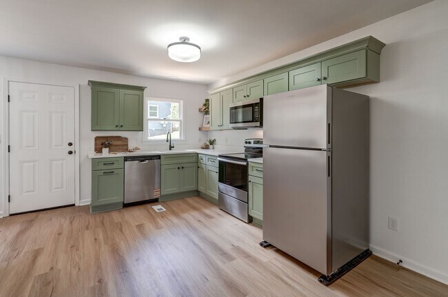 Building Photo - Completely Renovated 3 Bedroom Belmont Townhome Available Now!