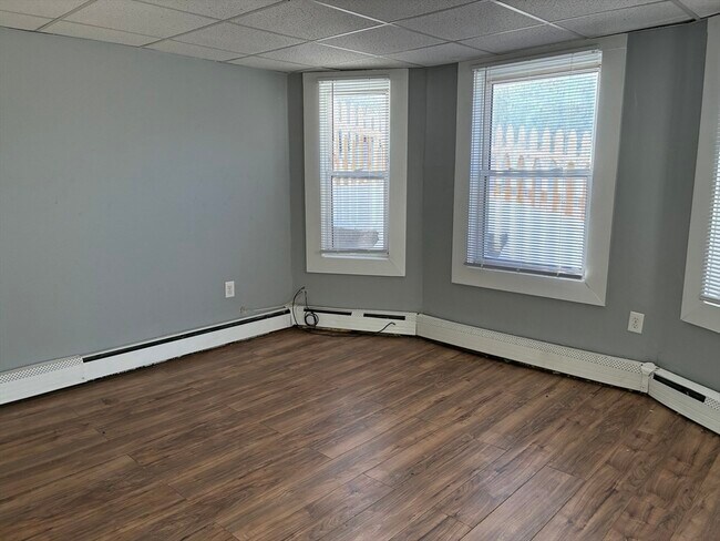 Building Photo - 129 S Elm St