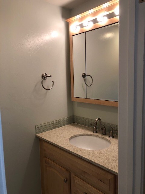 Building Photo - 645 Forest Ave