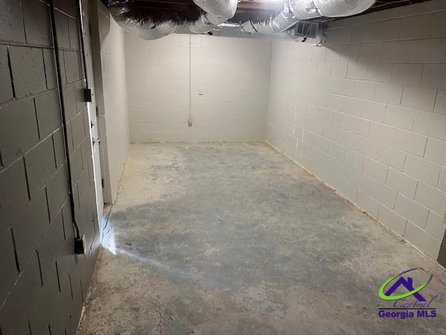 Building Photo - 308 Skyway Dr