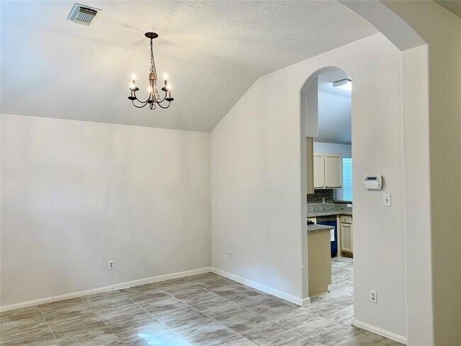Building Photo - 14014 Magnus Ln