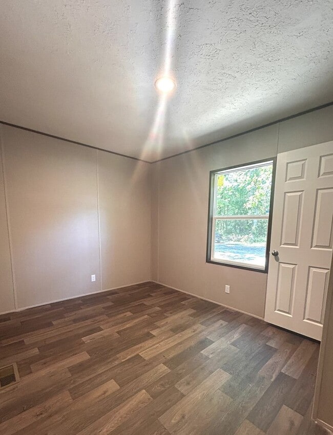 Building Photo - Brand new 4BR Mobile Home - Country living with City convenience!
