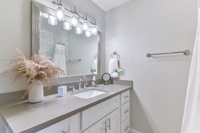 Building Photo - 1799 E Winn Ave