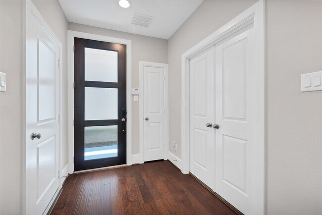 Building Photo - 5451 Larkin St