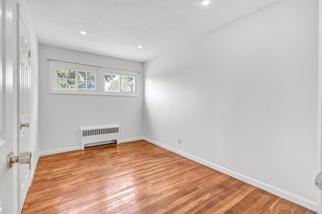 Building Photo - 19 Sunset Dr