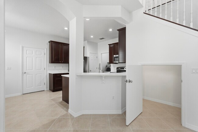 Building Photo - Bay Isle II