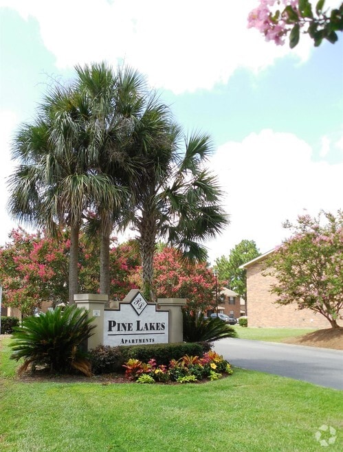 Building Photo - Pine Lakes
